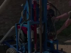 Machine de forage de puits d'eau